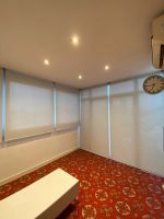 Instalación de cortinas enrollables, Ref-Natté420P abertura del 1% y color White Pearl, en vivienda de Barcelona